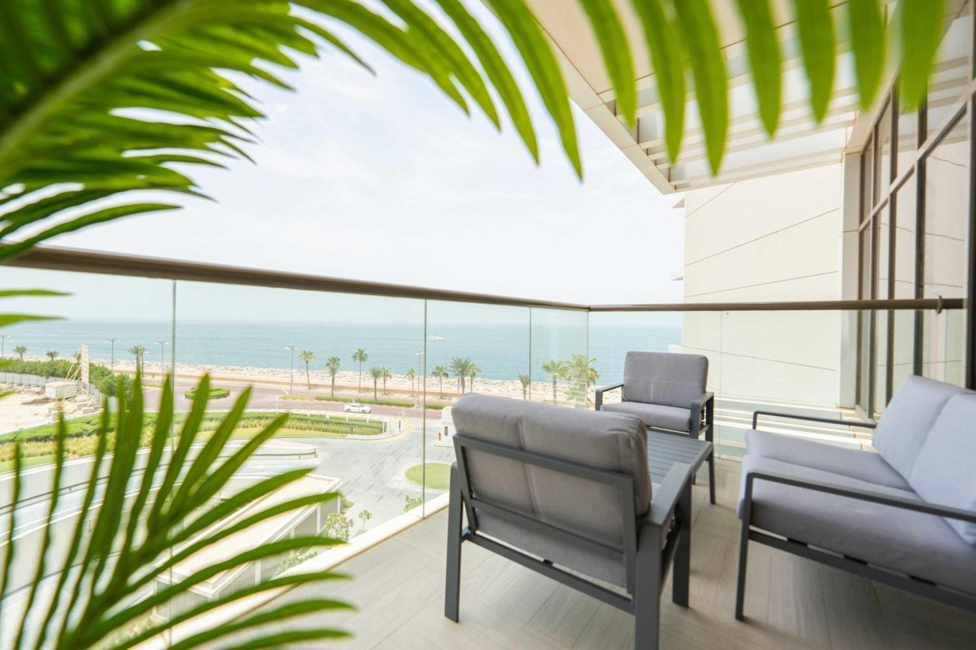 Spacious Beachfront 2 Bedroom Apartment - The 8 Dubaj Exteriér fotografie