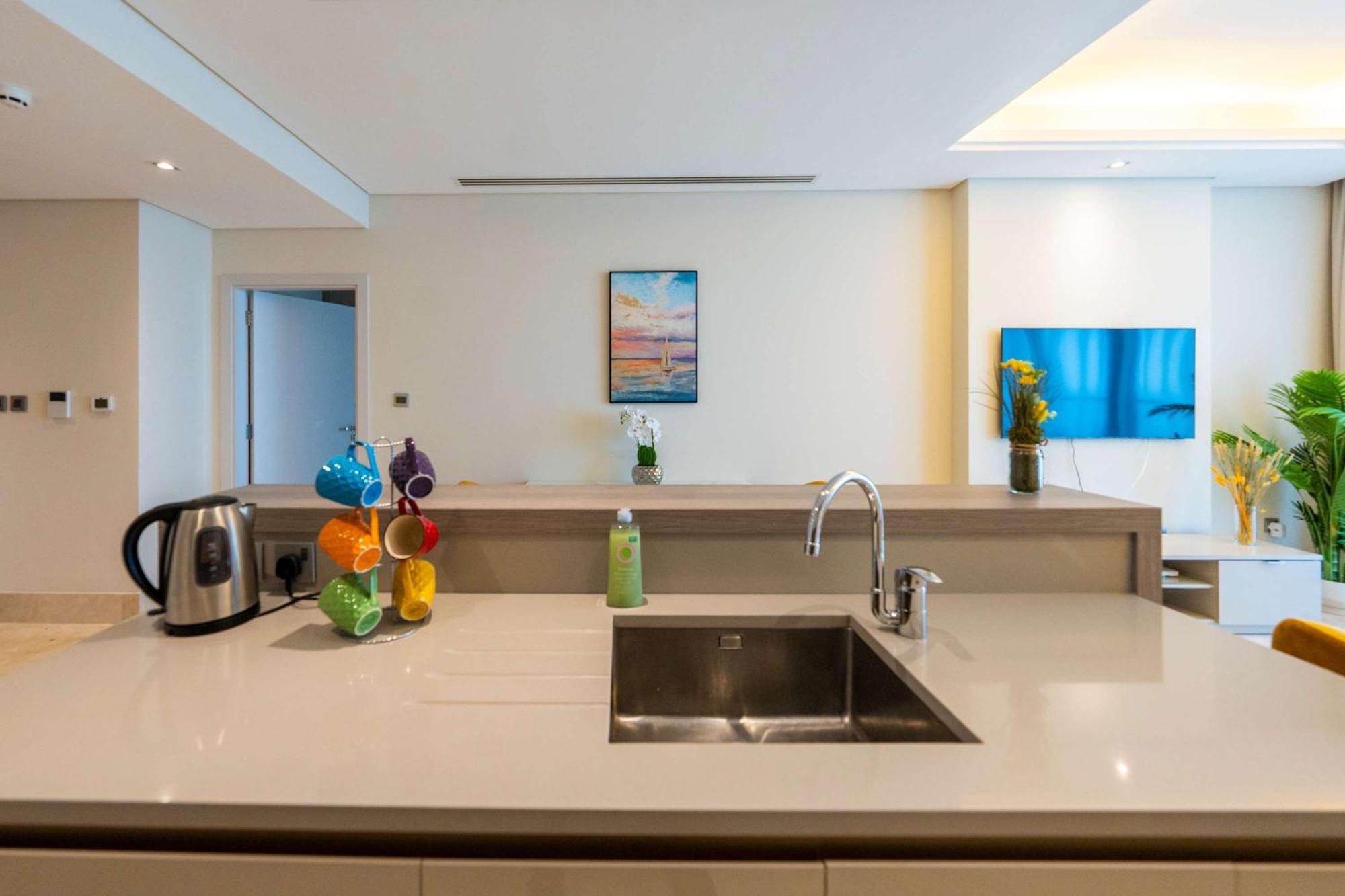 Spacious Beachfront 2 Bedroom Apartment - The 8 Dubaj Exteriér fotografie